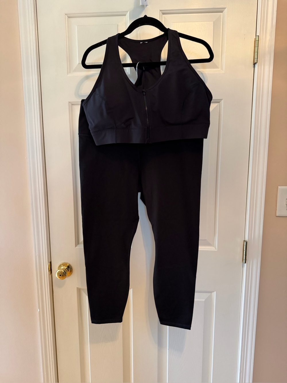 Fabletics Black and White Women’s Size Guide Chart